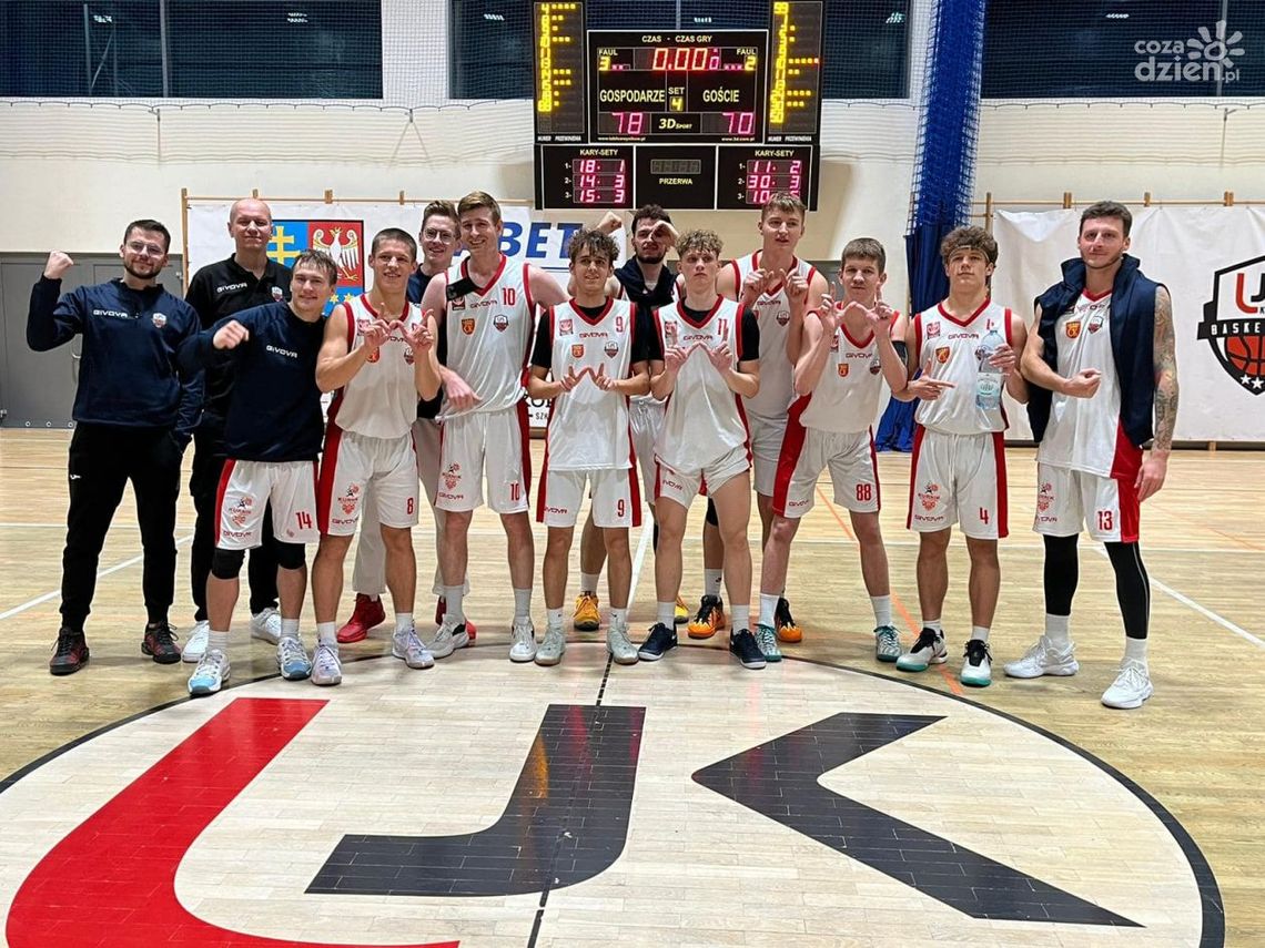 Niedźwiadki schowały swoje pazury. UJK zwycięża kolejne ligowe spotkanie 