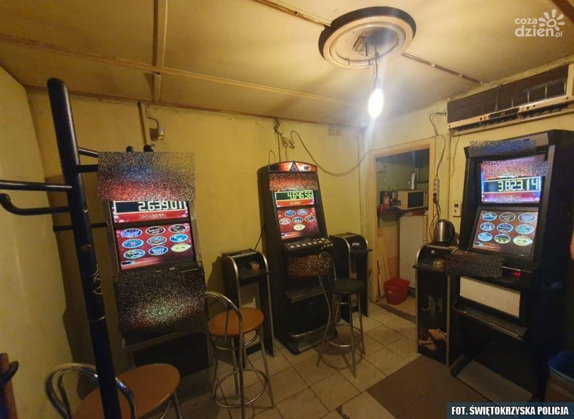 Nielegalne automaty do gry w jednym z kieleckich lokali Nielegalne automaty do gry w jednym z kieleckich lokali