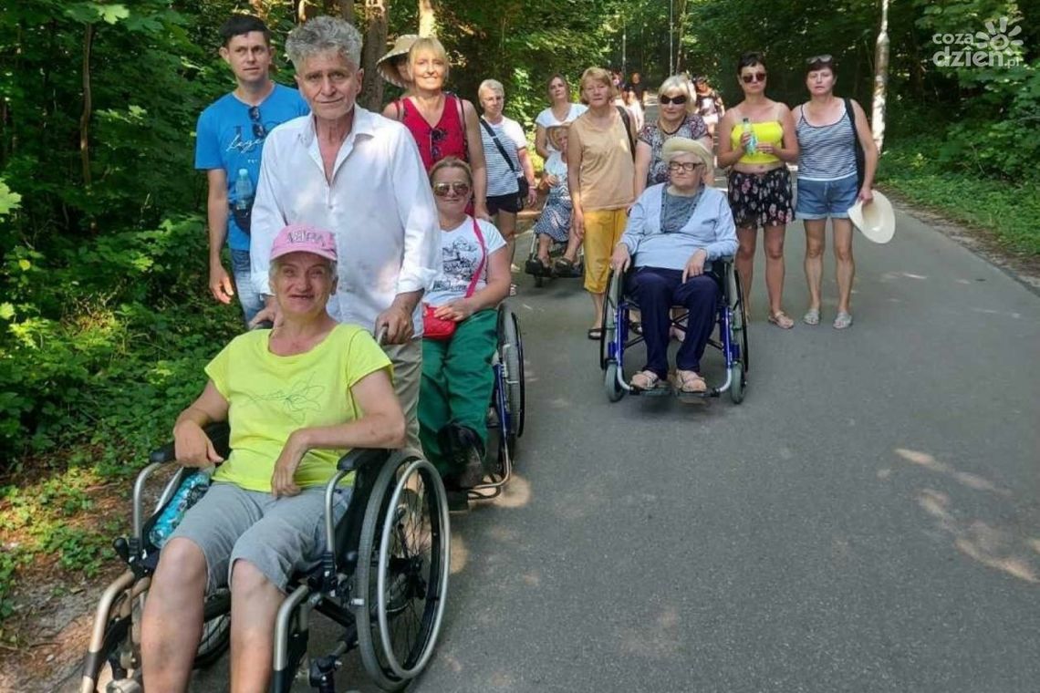 Niepełnosprawni wypoczywają nad Bałtykiem Niepełnosprawni wypoczywają nad Bałtykiem