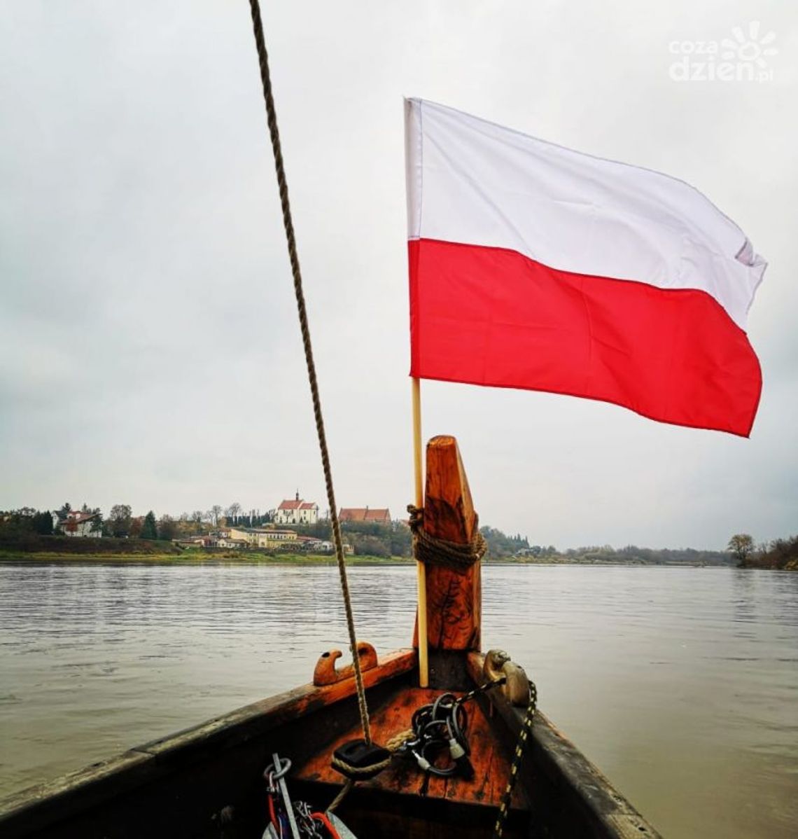 Niepodległościowy flis Wisłą a potem koncert Niepodległościowy flis Wisłą a potem koncert