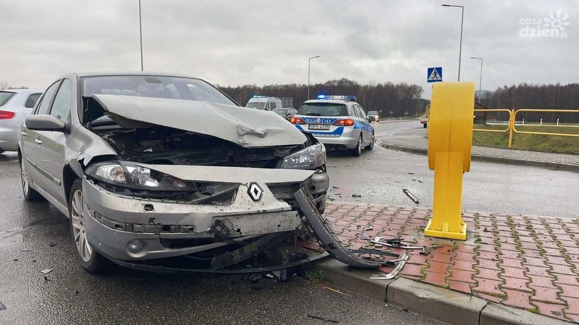 Niespokojny weekend na świętokrzyskich drogach. Kilka osób trafiło do szpitala