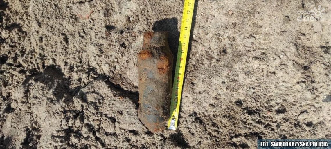 Niewybuch granatu na posesji w Ćmielowie Niewybuch granatu na posesji w Ćmielowie