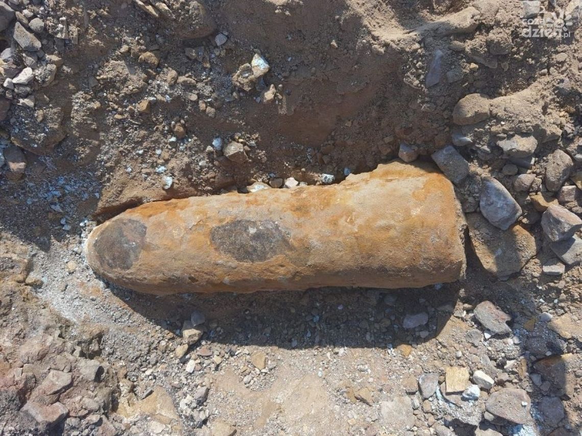 Niewybuch na DK 73 - droga zablokowana