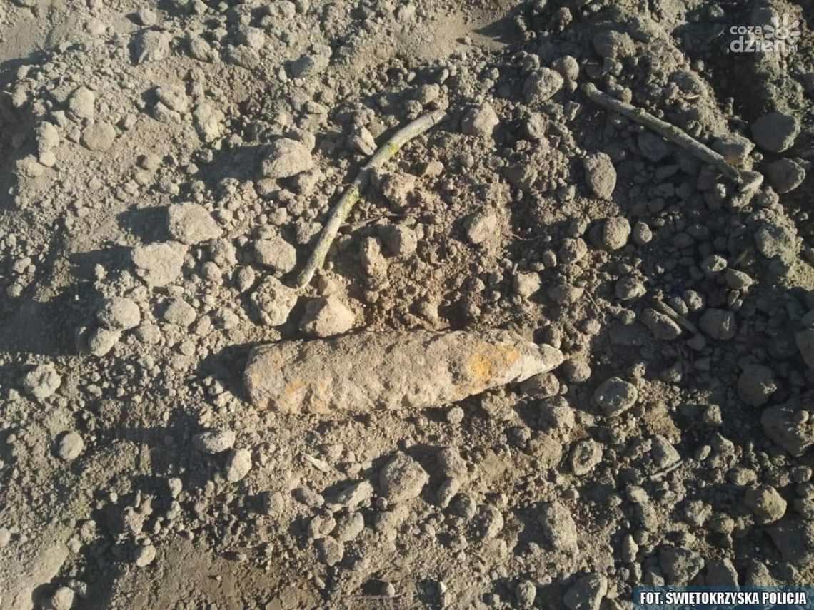 Niewybuch na terenie Gminy Ćmielów Niewybuch na terenie Gminy Ćmielów