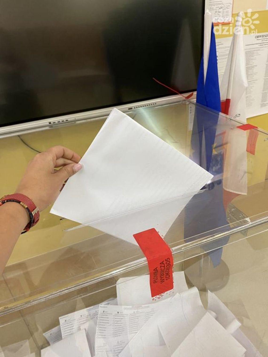 Niska frekwencja w wyborach do Parlamentu Europejskiego Niska frekwencja w wyborach do Parlamentu Europejskiego