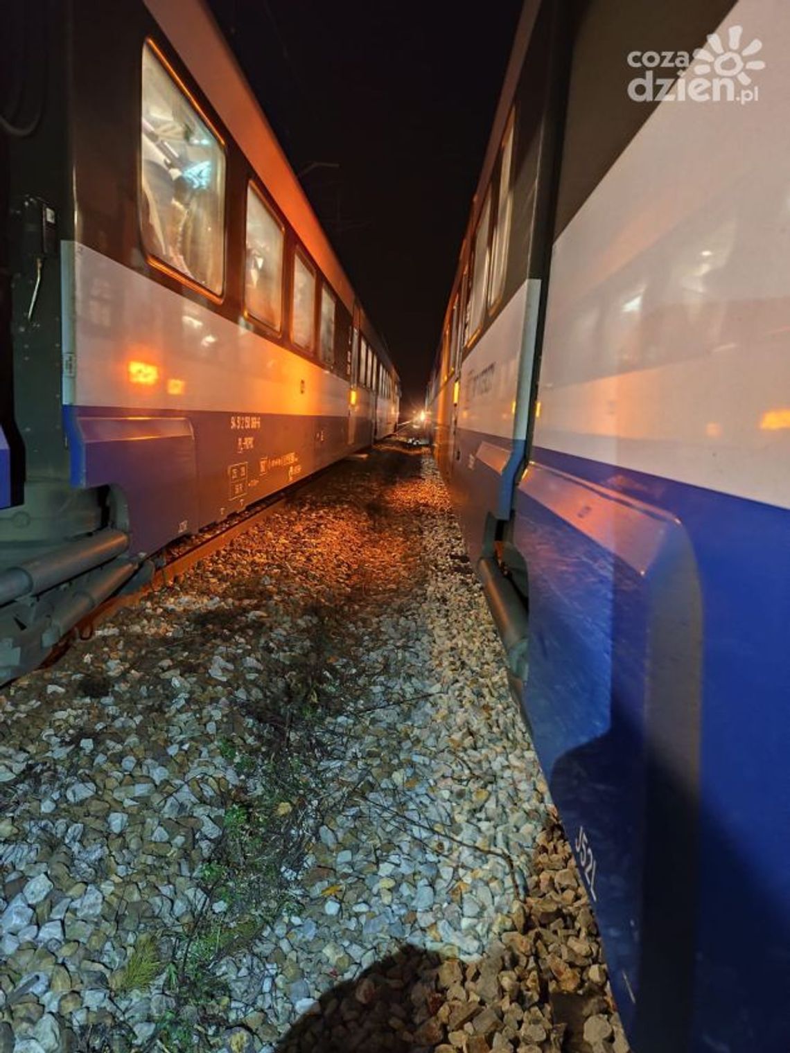 Nocna awaria sieci trakcyjnej wymusiła ewakuację pasażerów Nocna awaria sieci trakcyjnej wymusiła ewakuację pasażerów