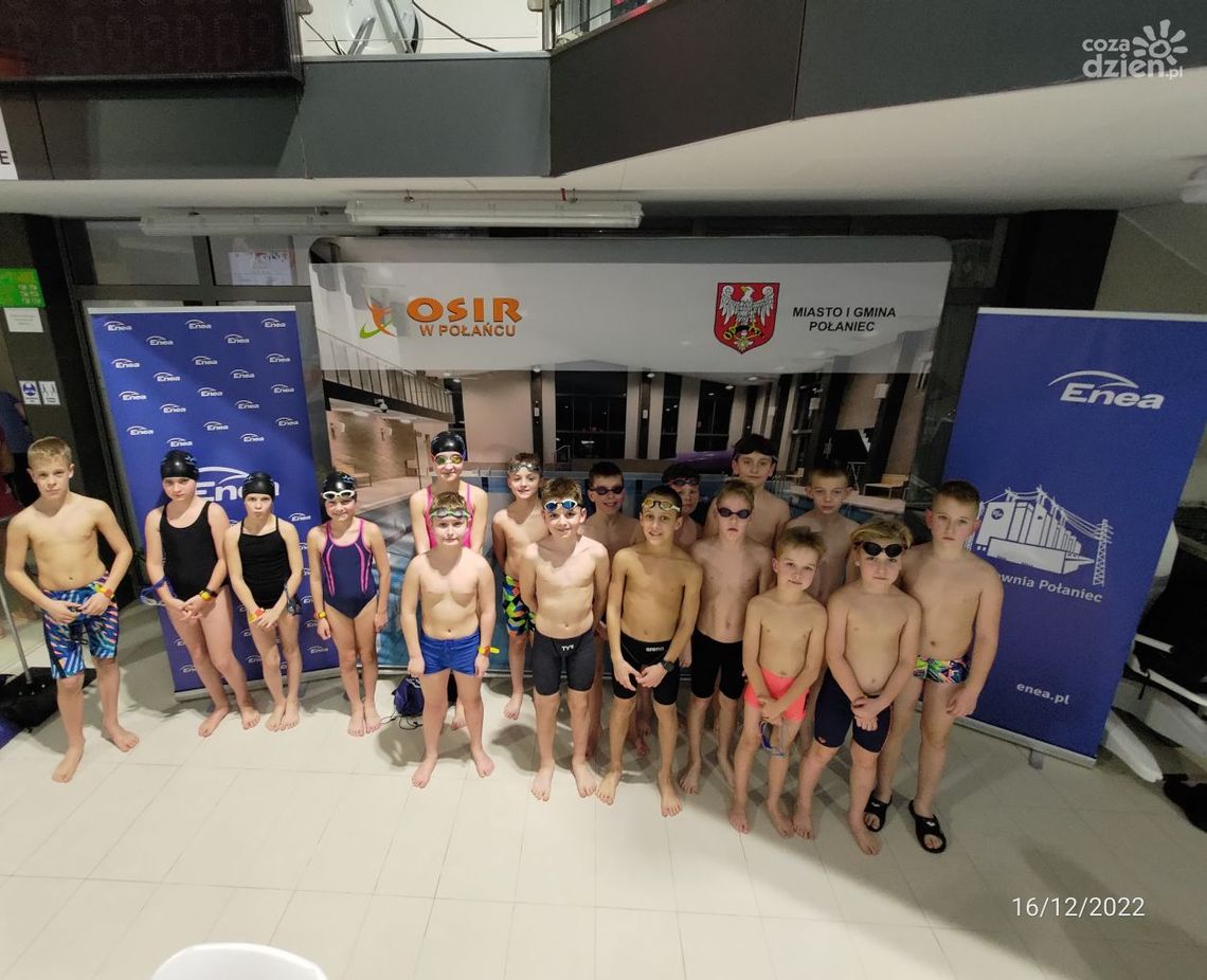 Nocny maraton pływacki w Połańcu Nocny maraton pływacki w Połańcu