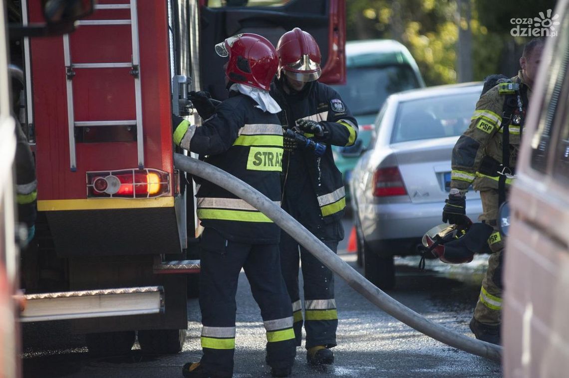 Nocny pożar przy ulicy Zbożowej w Kielcach. Płonęła hala magazynowa
