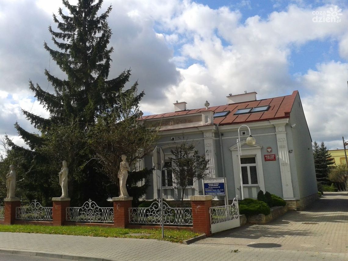 Nowa aranżacja w ostrowieckim pałacu ślubów. Nowa aranżacja w ostrowieckim pałacu ślubów.