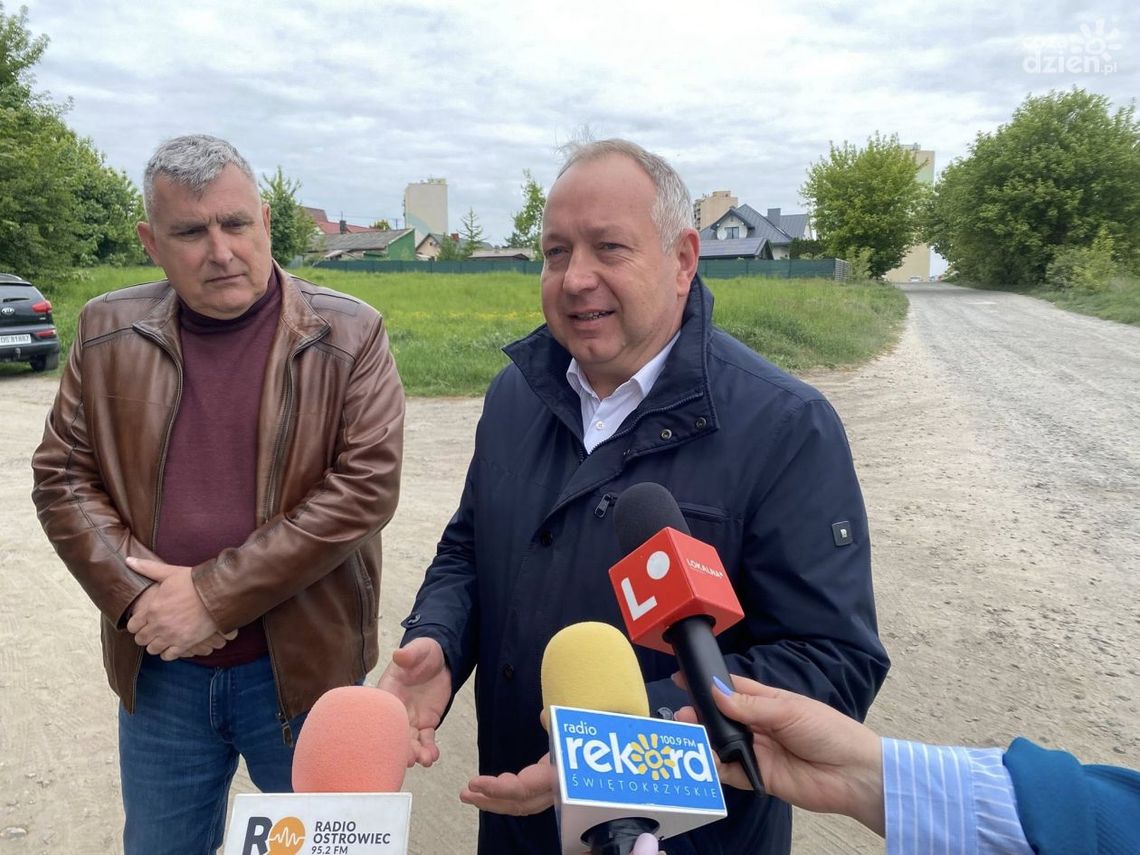 Nowa droga połączy ul. Polną z Denkowską w Ostrowcu. Rusza długo wyczekiwana inwestycja Nowa droga połączy ul. Polną z Denkowską w Ostrowcu. Rusza długo wyczekiwana inwestycja