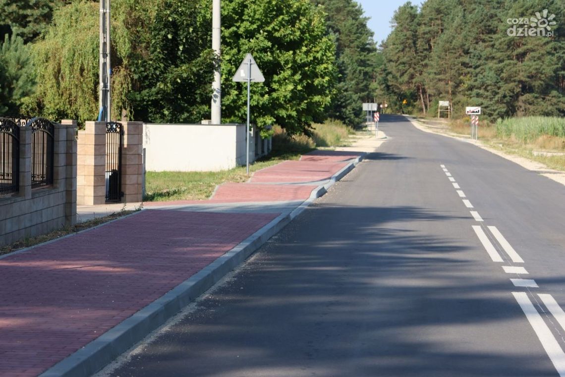 Nowa droga w Ostrowie już gotowa. Mieszkańcy zyskali komfort i bezpieczeństwo Nowa droga w Ostrowie już gotowa. Mieszkańcy zyskali komfort i bezpieczeństwo