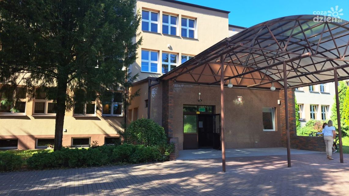 Nowa hala sportowa powstanie przy ostrowieckim liceum Nowa hala sportowa powstanie przy ostrowieckim liceum