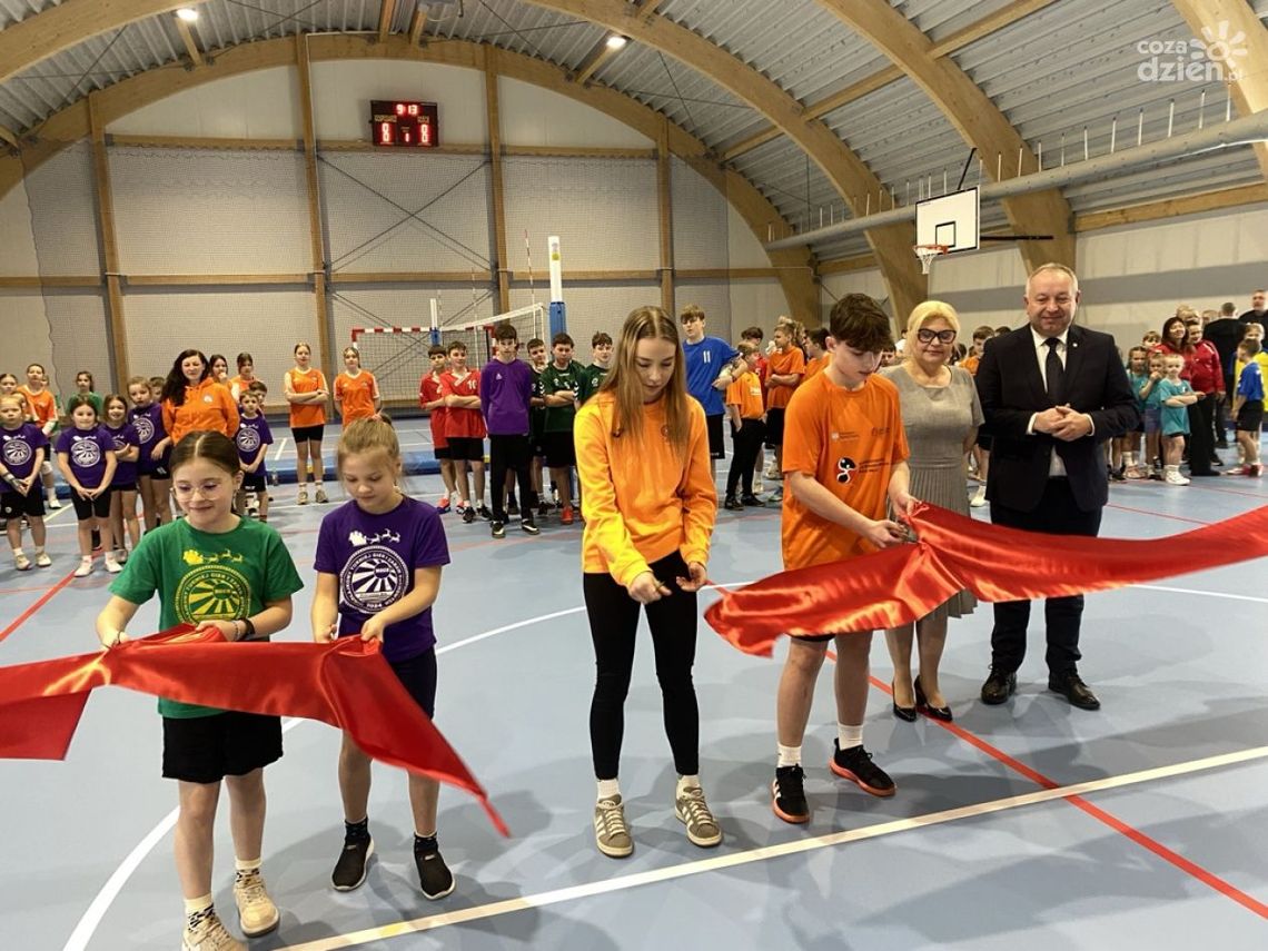 Nowa hala sportowa w Ostrowcu Świętokrzyskim otwarta! To inwestycja w przyszłych mistrzów