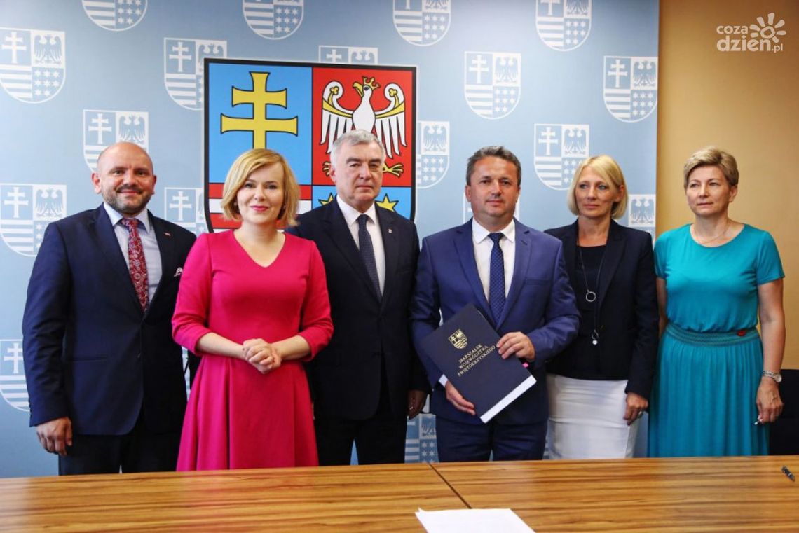 Nowe boiska w Staszowie i Czajkowie Nowe boiska w Staszowie i Czajkowie