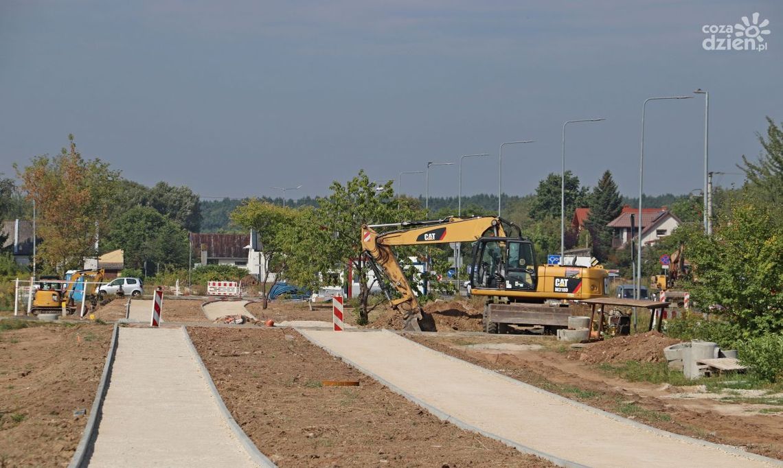 Nowe drogi dla rowerów i pieszych przy al. Szajnowicza-Iwanowa w budowie Nowe drogi dla rowerów i pieszych przy al. Szajnowicza-Iwanowa w budowie