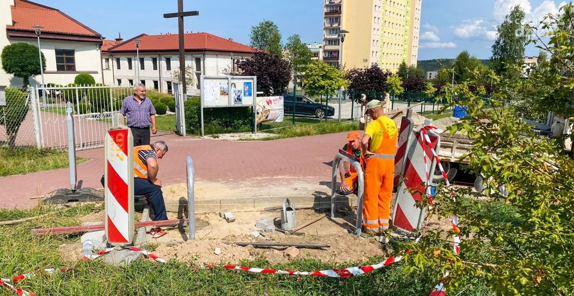 Nowe ławki, kosze i stojaki rowerowe z Budżetu Obywatelskiego Nowe ławki, kosze i stojaki rowerowe z Budżetu Obywatelskiego