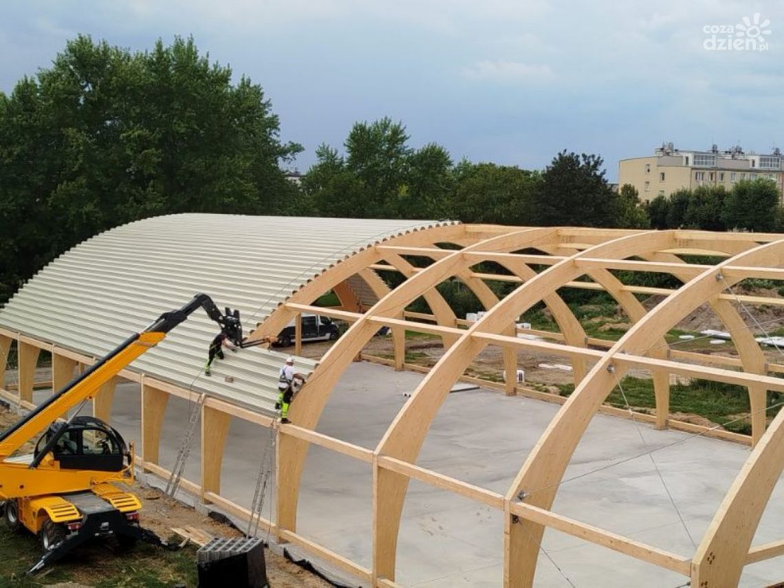 Nowe obiekty sportowe powstają przy ostrowieckich szkołach średnich Nowe obiekty sportowe powstają przy ostrowieckich szkołach średnich