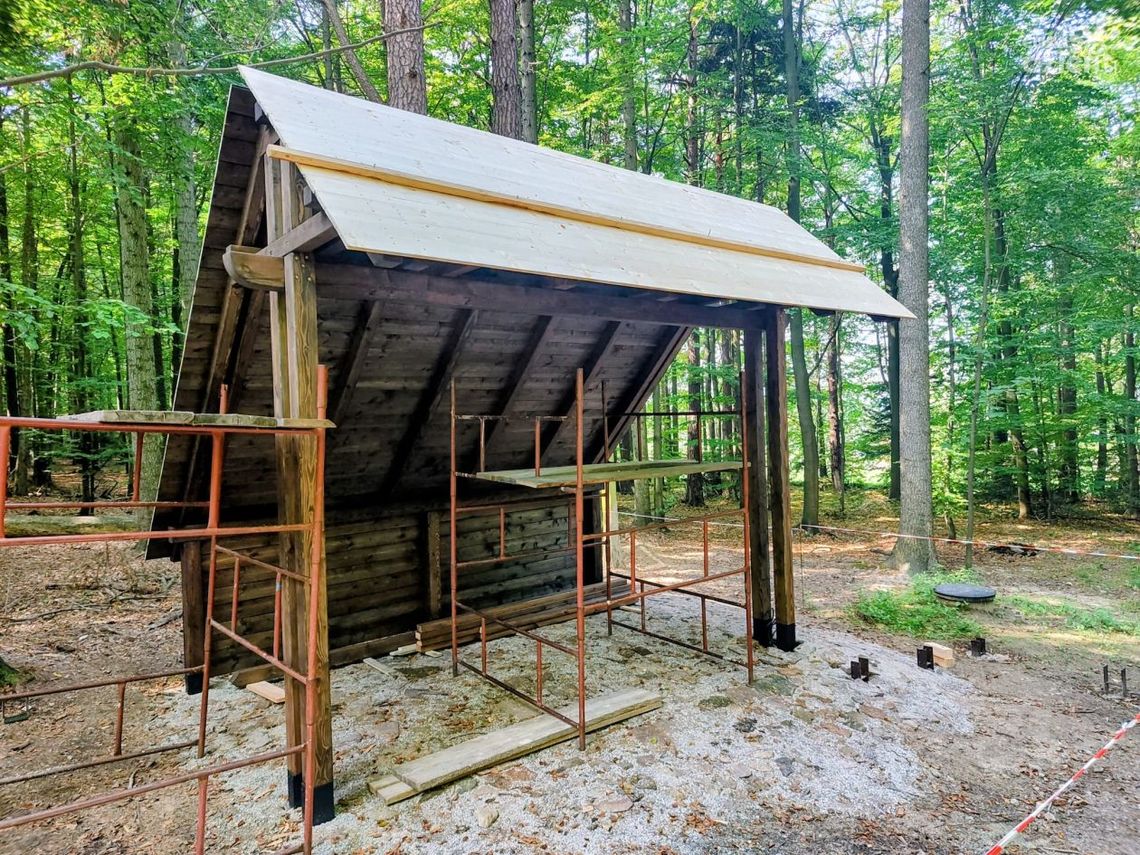 Nowe oblicze wejścia do Świętokrzyskiego Parku Narodowego w Świętej Katarzynie – trwa modernizacja Nowe oblicze wejścia do Świętokrzyskiego Parku Narodowego w Świętej Katarzynie – trwa modernizacja