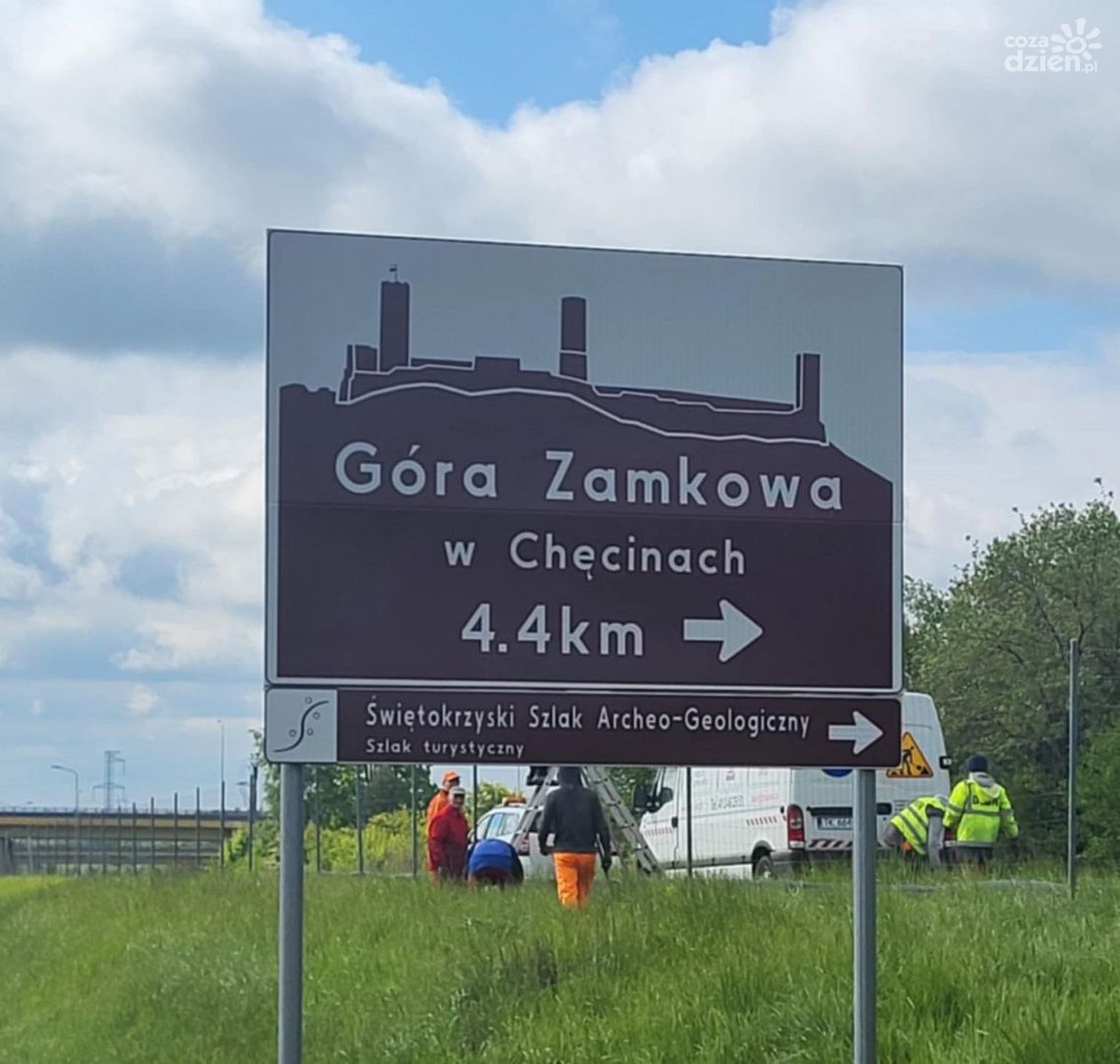 Nowe oznakowanie turystyczne na trasie S7 Nowe oznakowanie turystyczne na trasie S7