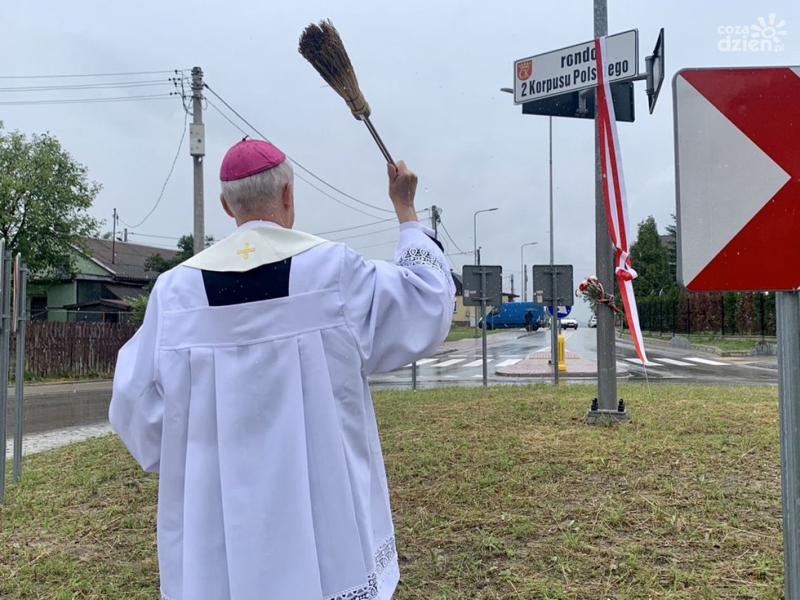 Nowe rondo na Ostrej Górce w Kielcach otrzymało imię 2. Korpusu Polskiego Nowe rondo na Ostrej Górce w Kielcach otrzymało imię 2. Korpusu Polskiego