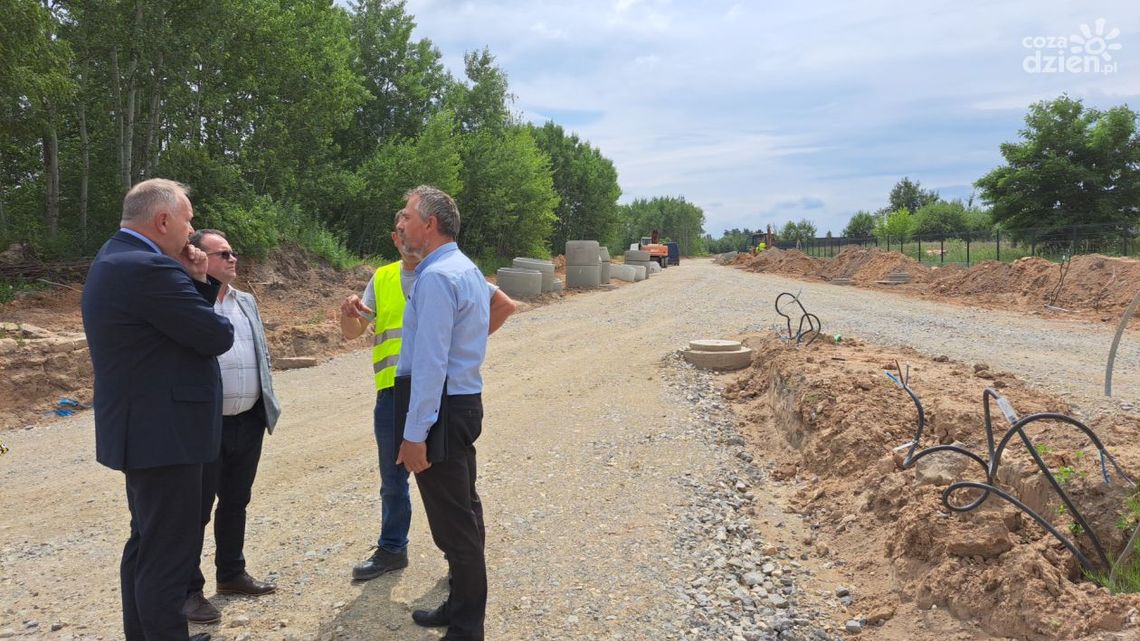 Nowe ulice budują się w Ostrowcu Nowe ulice budują się w Ostrowcu