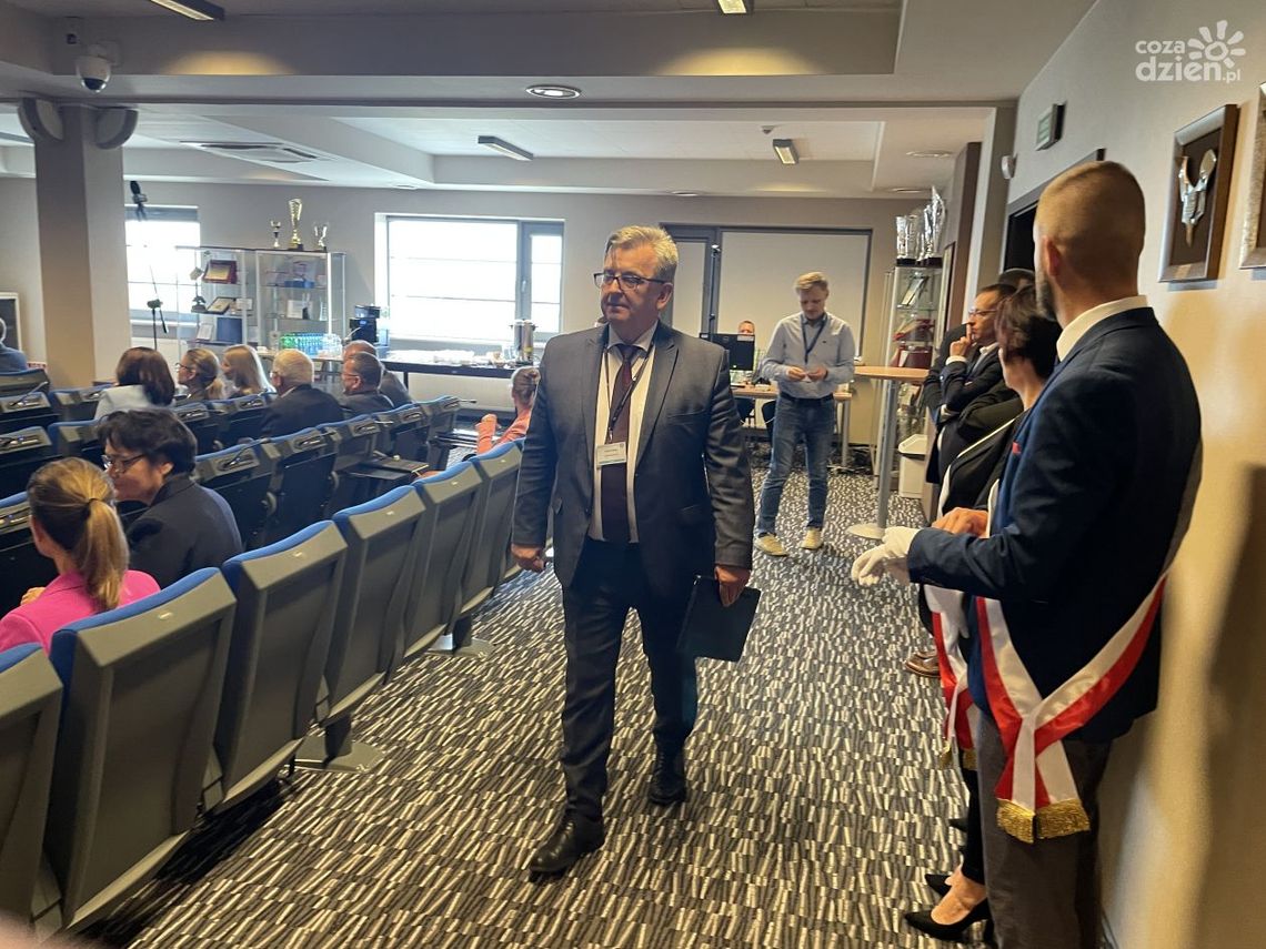 Nowe władze powiatu kieleckiego wybrane! Nowe władze powiatu kieleckiego wybrane!