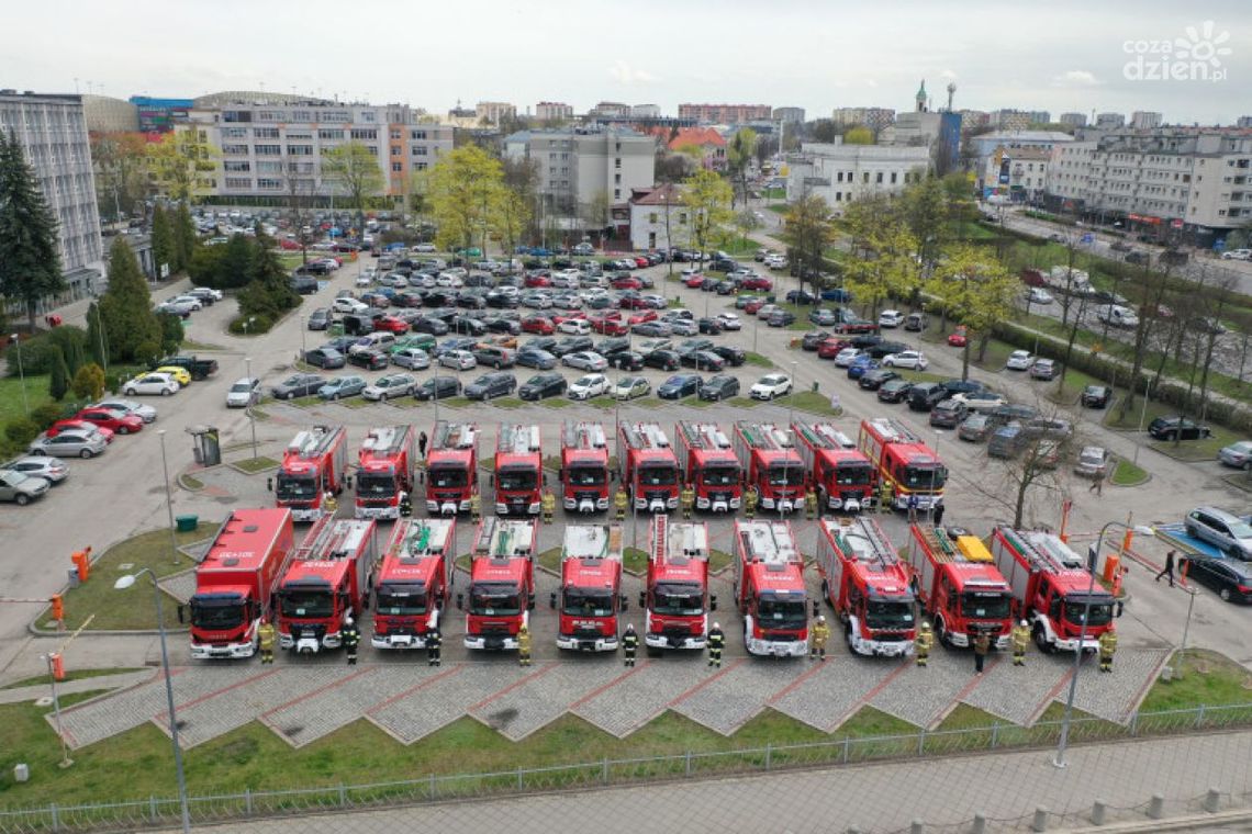 Nowe wozy strażackie, nabór do młodzieżowego sejmiku województwa i unijne wsparcie dla samorządów