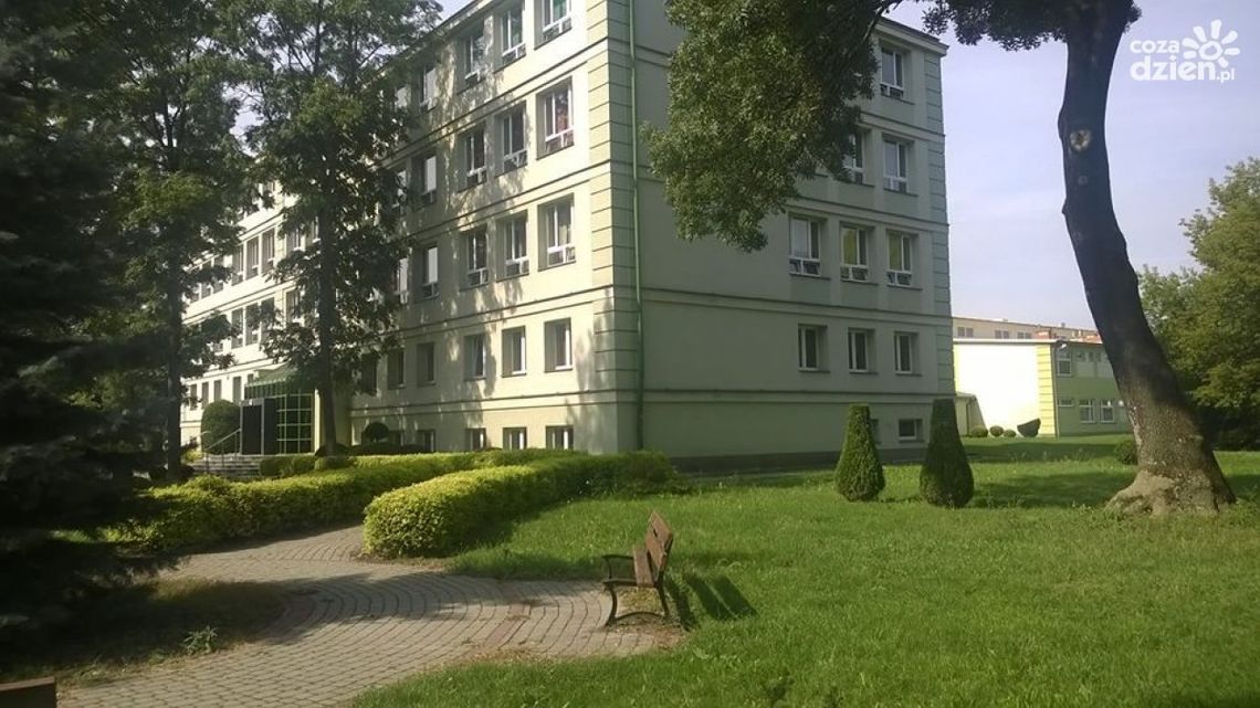 Nowi dyrektorzy w ostrowieckim “Staszicu” i “Ekonomiku” Nowi dyrektorzy w ostrowieckim “Staszicu” i “Ekonomiku”