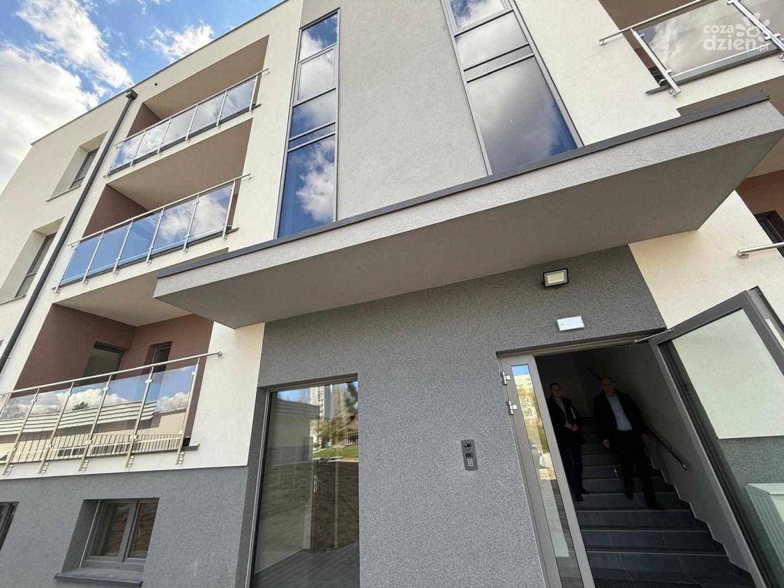 Nowi lokatorzy mieszkań komunalnych w Kielcach już otrzymali klucze