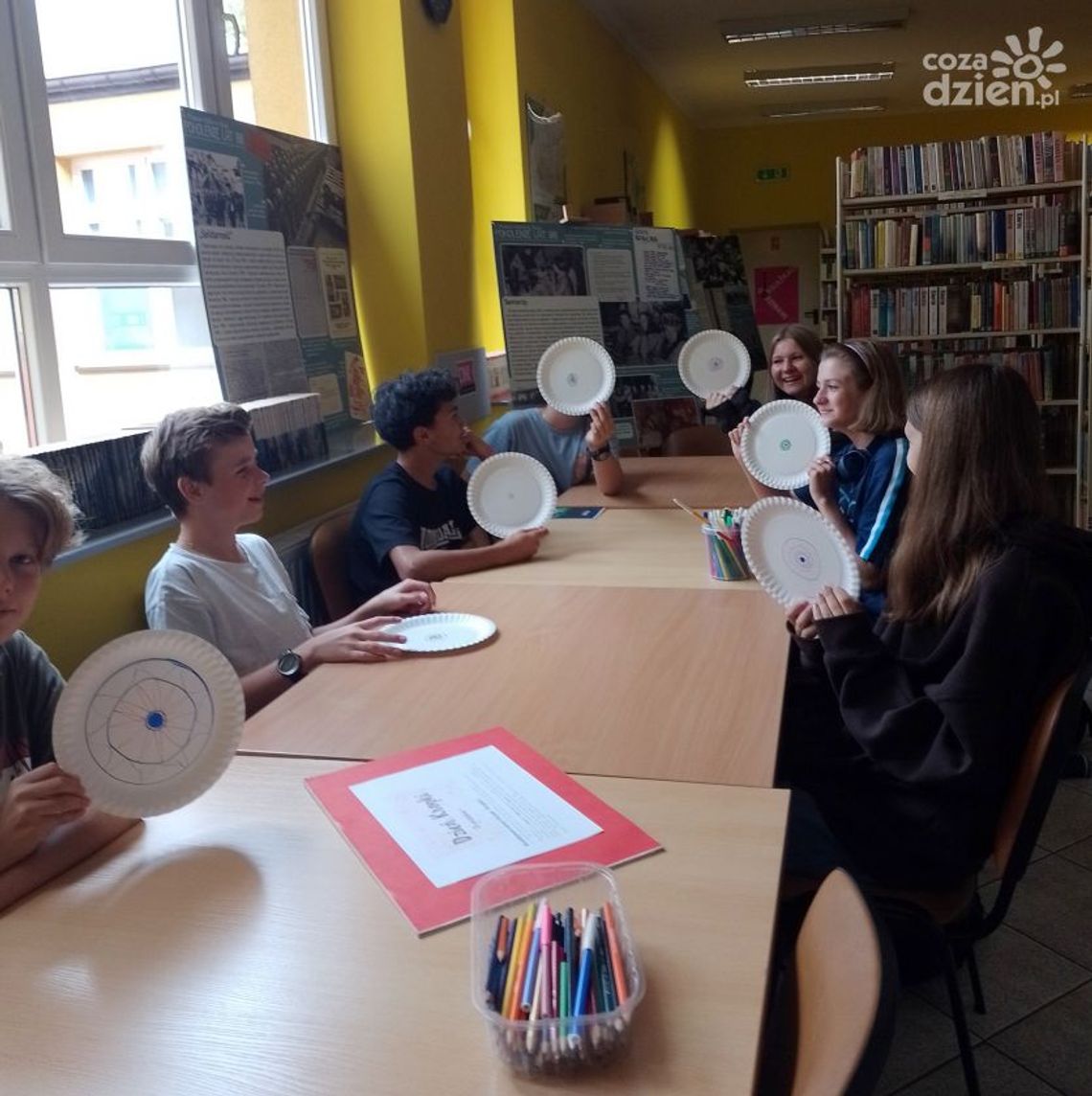 Nowi wolontariusze w bibliotece na Herbach