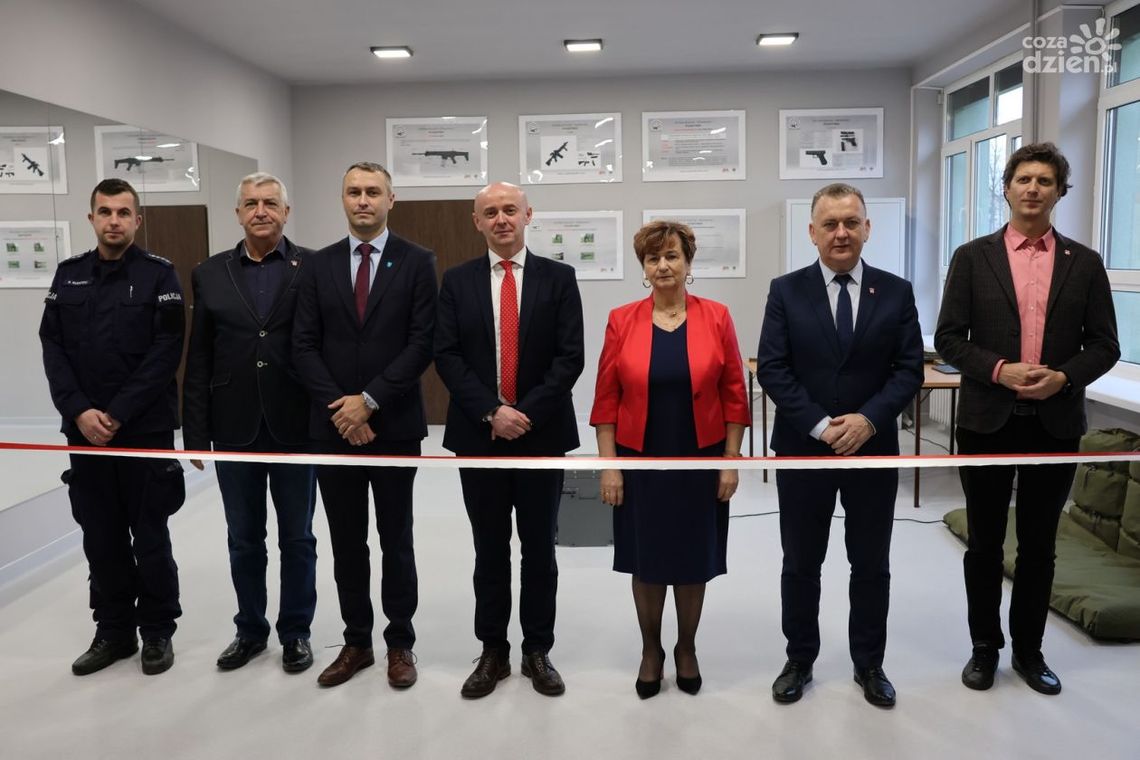 Nowoczesna wirtualna strzelnica otwarta w Chęcinach – rewolucja w edukacji obronnej młodzieży
Nowoczesna wirtualna strzelnica otwarta w Chęcinach – rewolucja w edukacji obronnej młodzieży