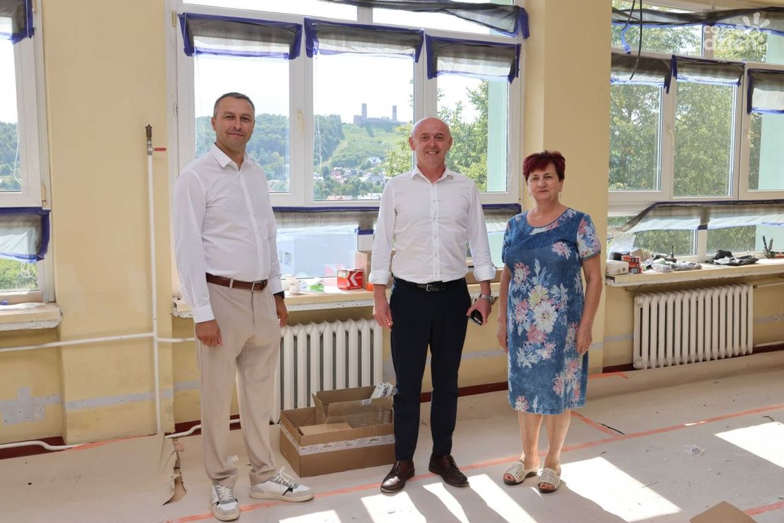 Nowoczesne pracownie w Powiatowym Zespole Szkół w Chęcinach – inwestycja w przyszłość uczniów Nowoczesne pracownie w Powiatowym Zespole Szkół w Chęcinach – inwestycja w przyszłość uczniów