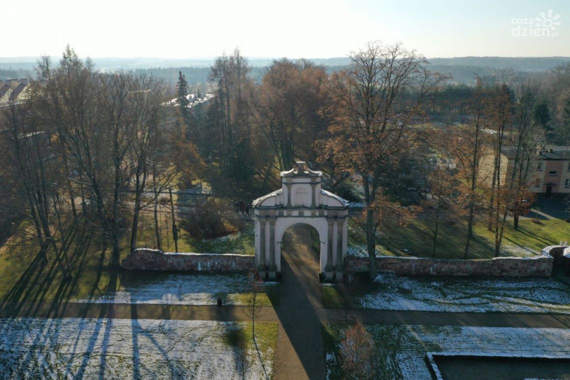 Nowości w Podzamczu: są lipy i "ruchoma" Mona Lisa Nowości w Podzamczu: są lipy i "ruchoma" Mona Lisa