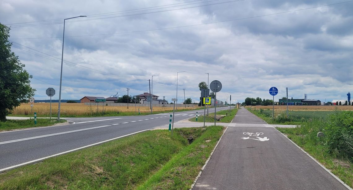 Nowy chodnik i ścieżka pieszo-rowerowa powstaną wzdłuż DK42 między Nowym Kazanowem a Końskimi