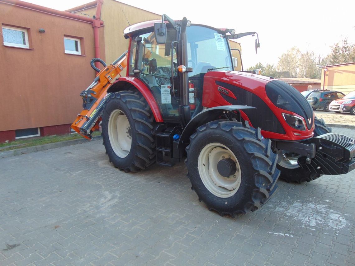 Nowy ciągnik, nowa jakość pracy służb drogowych Nowy ciągnik, nowa jakość pracy służb drogowych