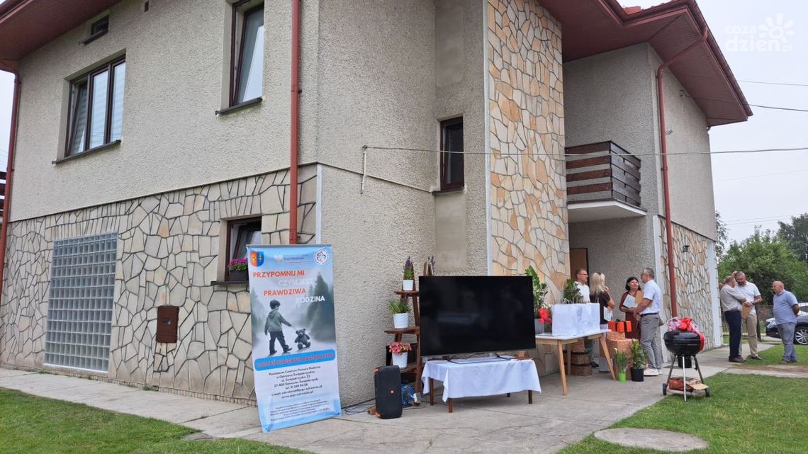 Nowy dom dla pełnoletnich wychowanków ostrowieckich placówek opiekuńczo-wychowawczych Nowy dom dla pełnoletnich wychowanków ostrowieckich placówek opiekuńczo-wychowawczych