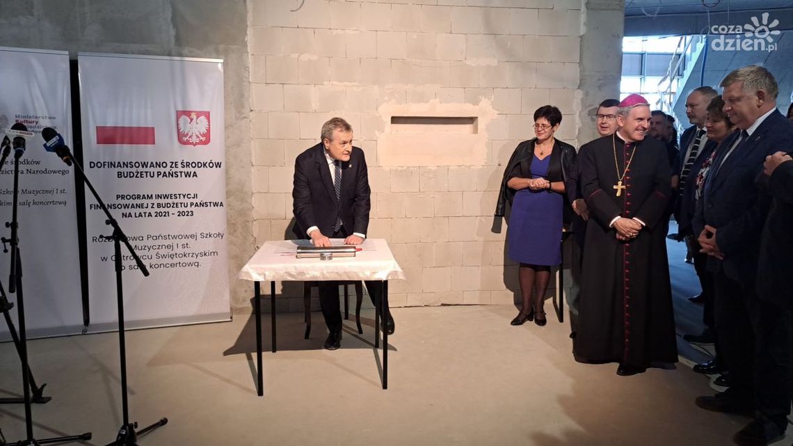 Nowy etap w historii Państwowej Szkoły Muzycznej I stopnia w Ostrowcu Nowy etap w historii Państwowej Szkoły Muzycznej I stopnia w Ostrowcu