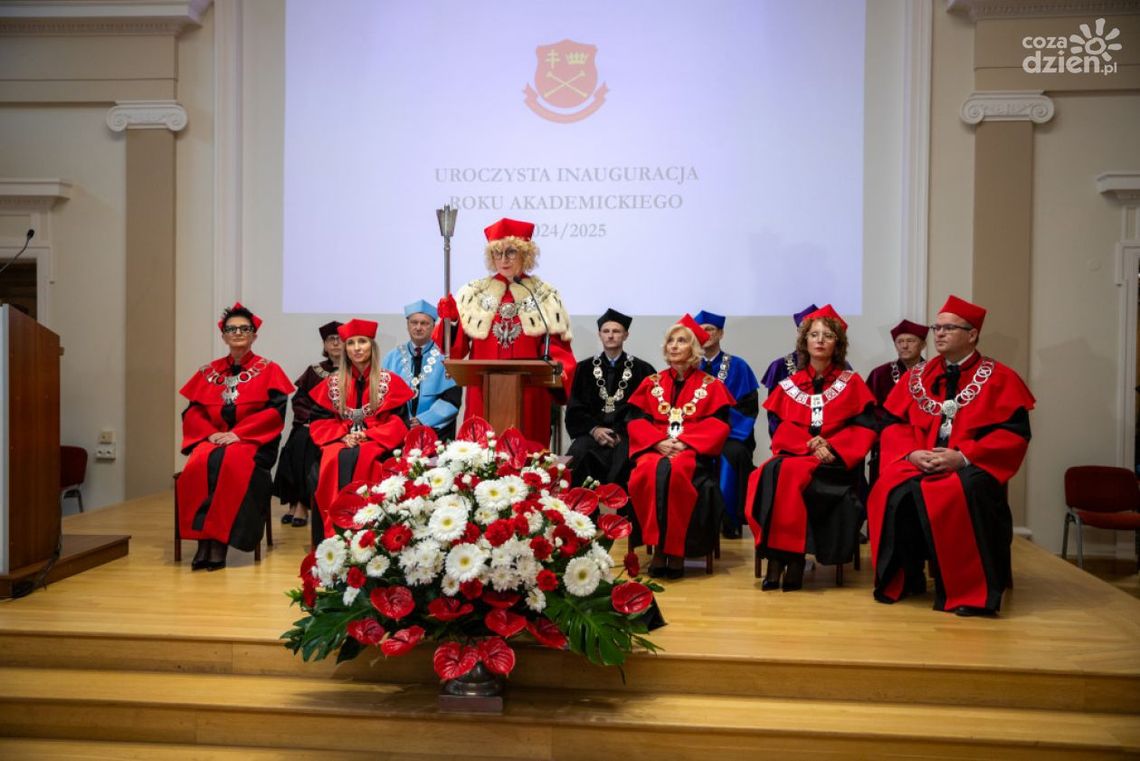 Nowy rok akademicki zainaugurowany – blisko 10 tysięcy studentów rozpoczęło naukę Nowy rok akademicki zainaugurowany – blisko 10 tysięcy studentów rozpoczęło naukę