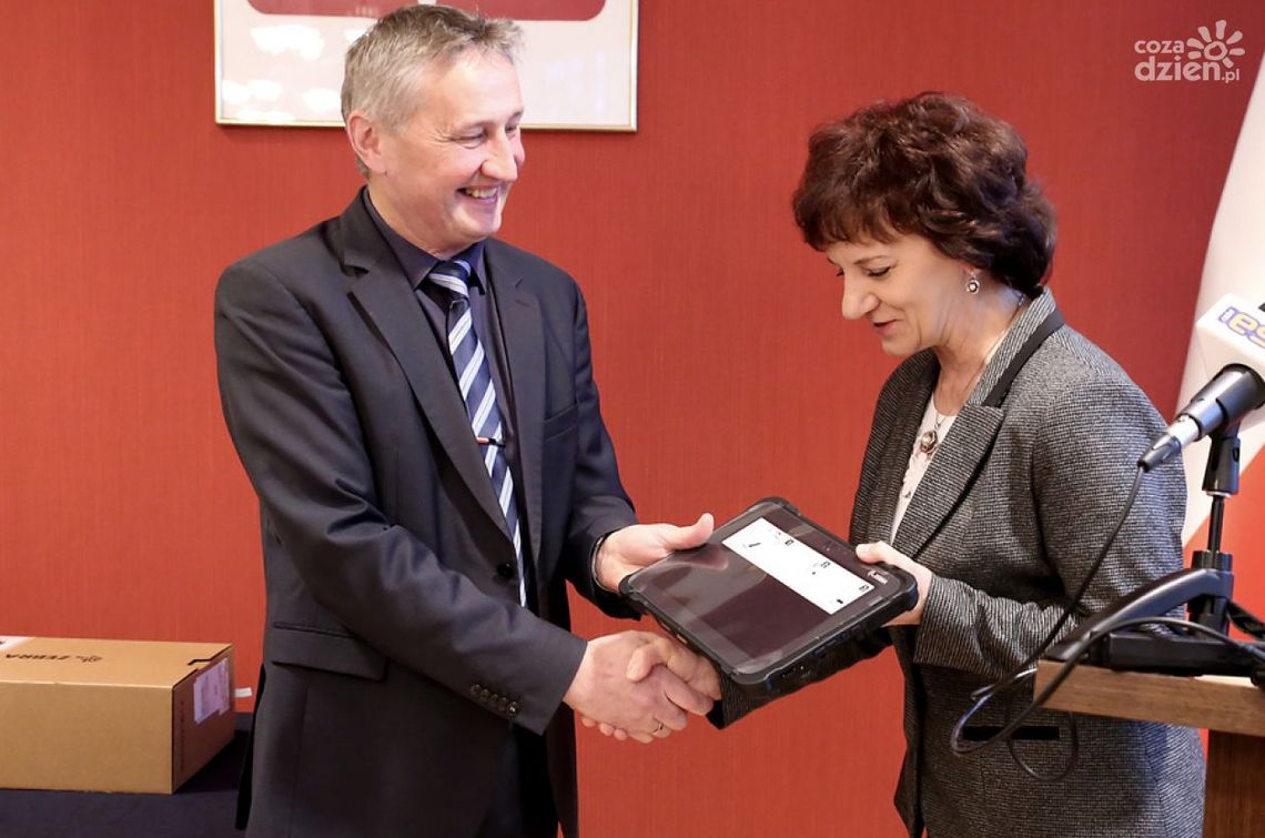 Nowy sprzęt trafił do Świętokrzyskiego Centrum Ratownictwa Nowy sprzęt trafił do Świętokrzyskiego Centrum Ratownictwa