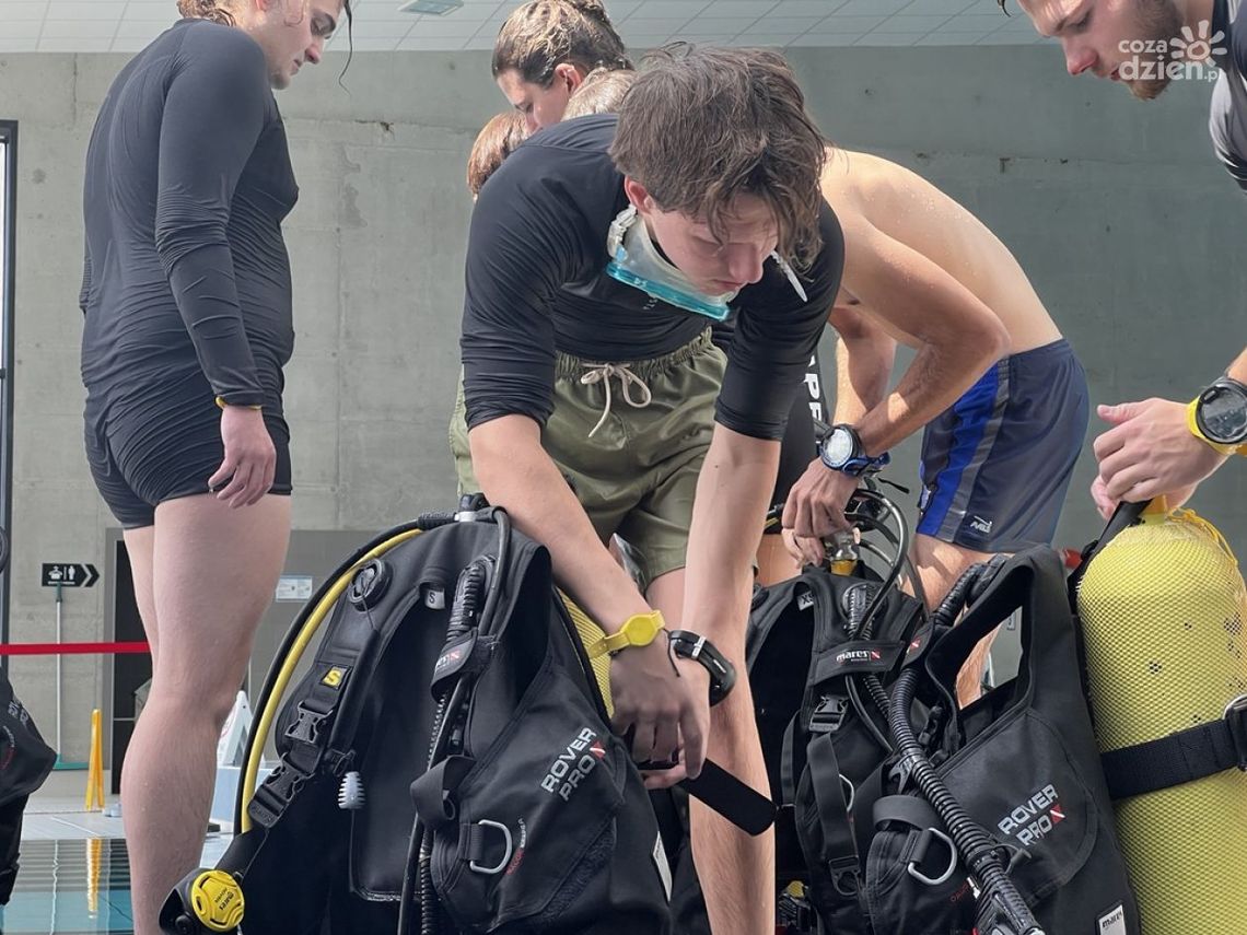 Nurkowanie w najgłębszym basenie Europy – młodzież z kieleckiego OHP zdobywa unikatowe kwalifikacje Nurkowanie w najgłębszym basenie Europy – młodzież z kieleckiego OHP zdobywa unikatowe kwalifikacje