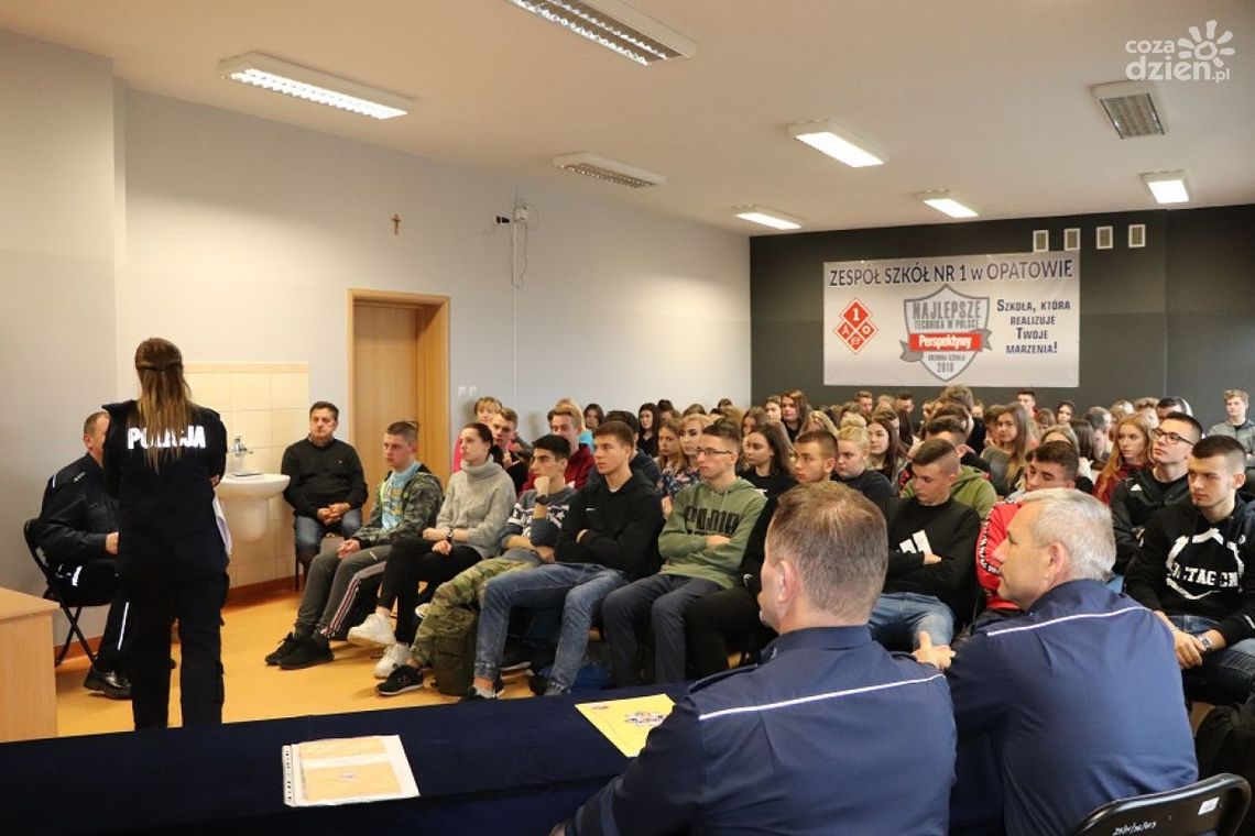 O bezpieczeństwie z młodzieżą O bezpieczeństwie z młodzieżą