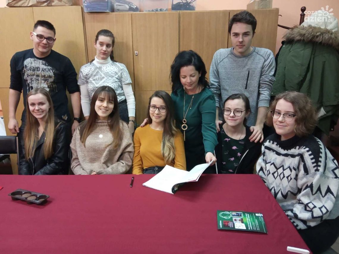 O miłości i nie tylko. Spotkania dyskusyjne "Bez Dna" O miłości i nie tylko. Spotkania dyskusyjne "Bez Dna"