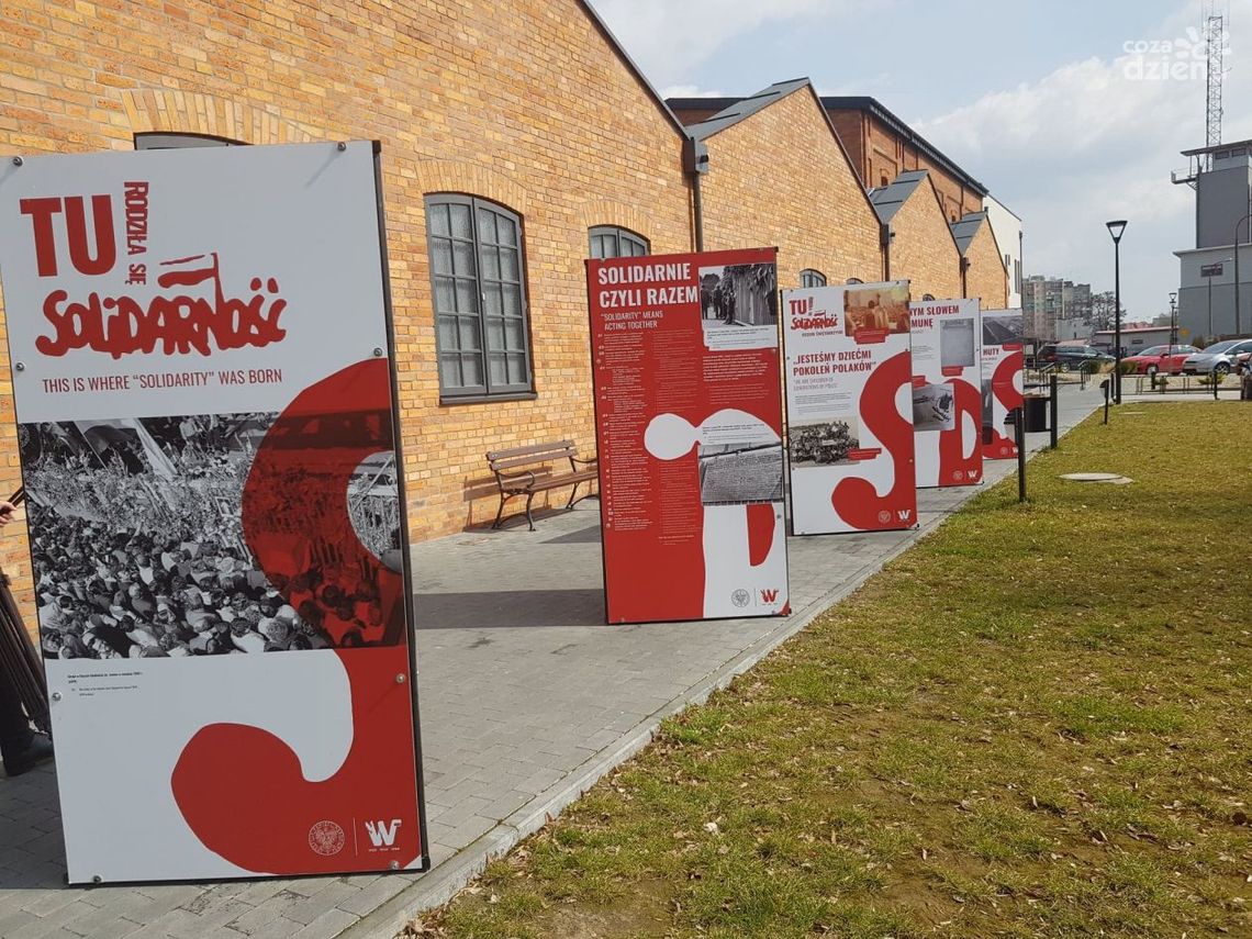 O początkach Solidarności na dziedzińcu OBK O początkach Solidarności na dziedzińcu OBK