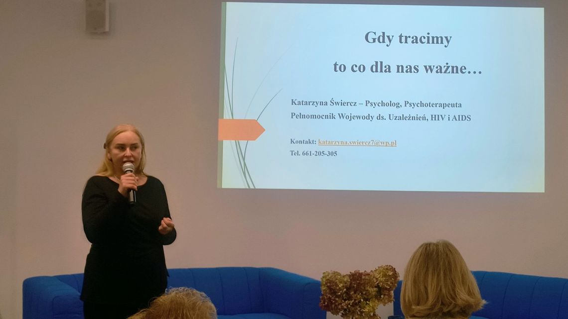 Oblicza straty i metody radzenia sobie z nią były tematem spotkania w ostrowieckiej bibliotece