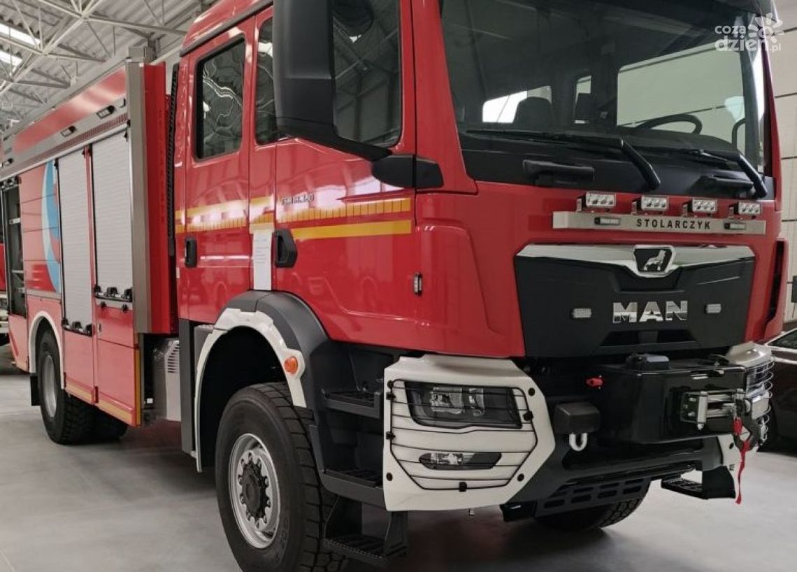 Ochotnicza Straż Pożarna w Sukowie z wozem za prawie 1.5 miliona złotych Ochotnicza Straż Pożarna w Sukowie z wozem za prawie 1.5 miliona złotych