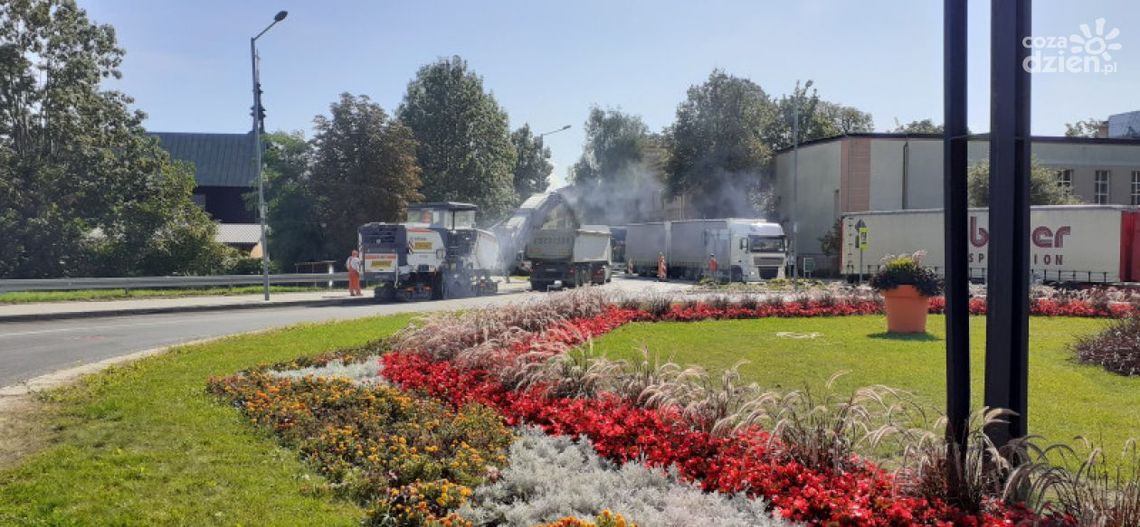 Od dziś kolejne zmiany ruchu na rondzie Republiki Ostrowieckiej Od dziś kolejne zmiany ruchu na rondzie Republiki Ostrowieckiej