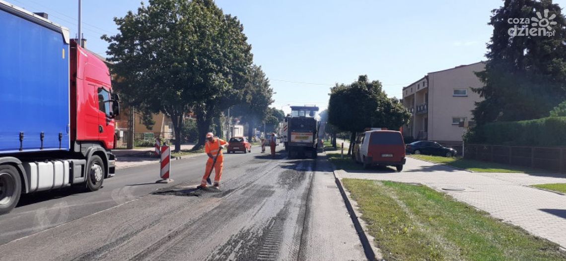 Od dzisiaj zmiana organizacji ruchu na rondzie Republiki Ostrowieckiej Od dzisiaj zmiana organizacji ruchu na rondzie Republiki Ostrowieckiej