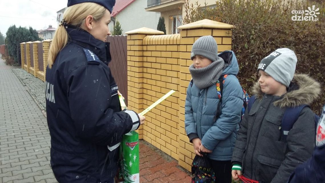 "Odblaskowy piątek" – akcja świętokrzyskiej policji dla poprawy bezpieczeństwa pieszych "Odblaskowy piątek" – akcja świętokrzyskiej policji dla poprawy bezpieczeństwa pieszych