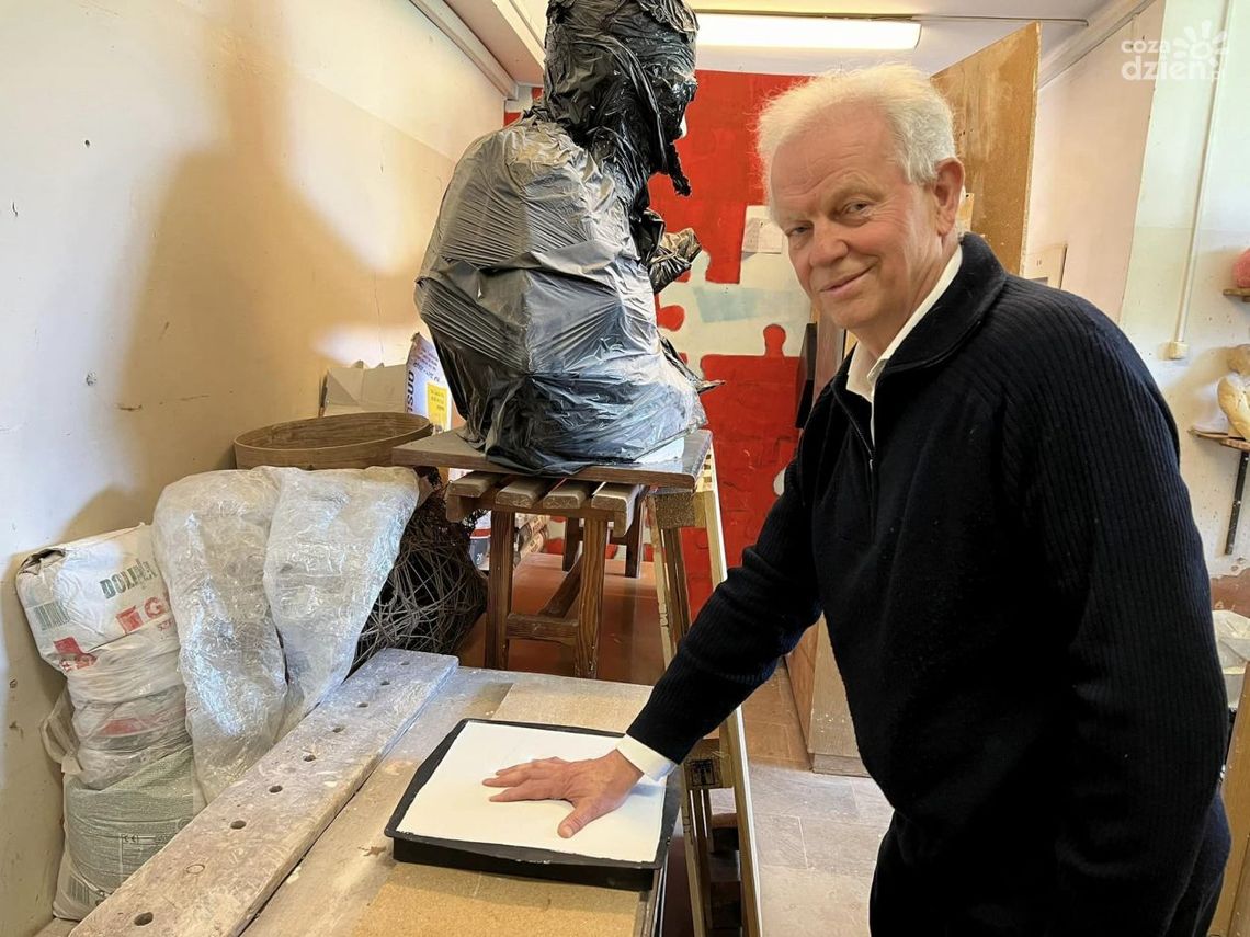 Odciski dłoni wybitnych zawodników złożone. Powstaje kolejny element Muzeum Historii Klubu Odciski dłoni wybitnych zawodników złożone. Powstaje kolejny element Muzeum Historii Klubu