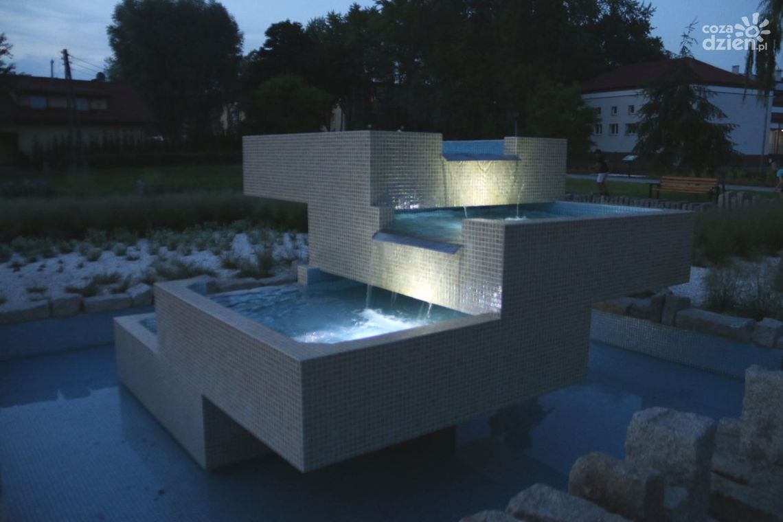 Odnowiona fontanna atrakcją skweru "Szaraków" Odnowiona fontanna atrakcją skweru "Szaraków"